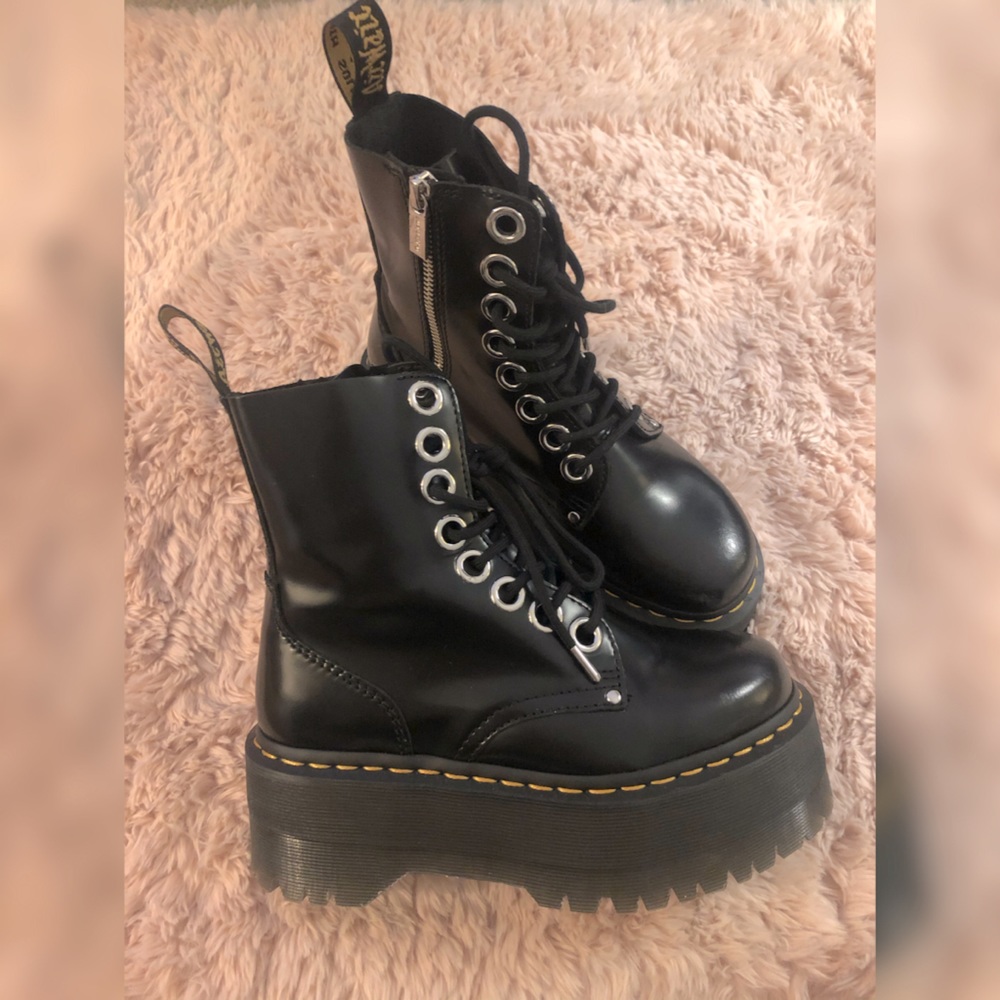 Doc Martens Jadon Max Platform Boots